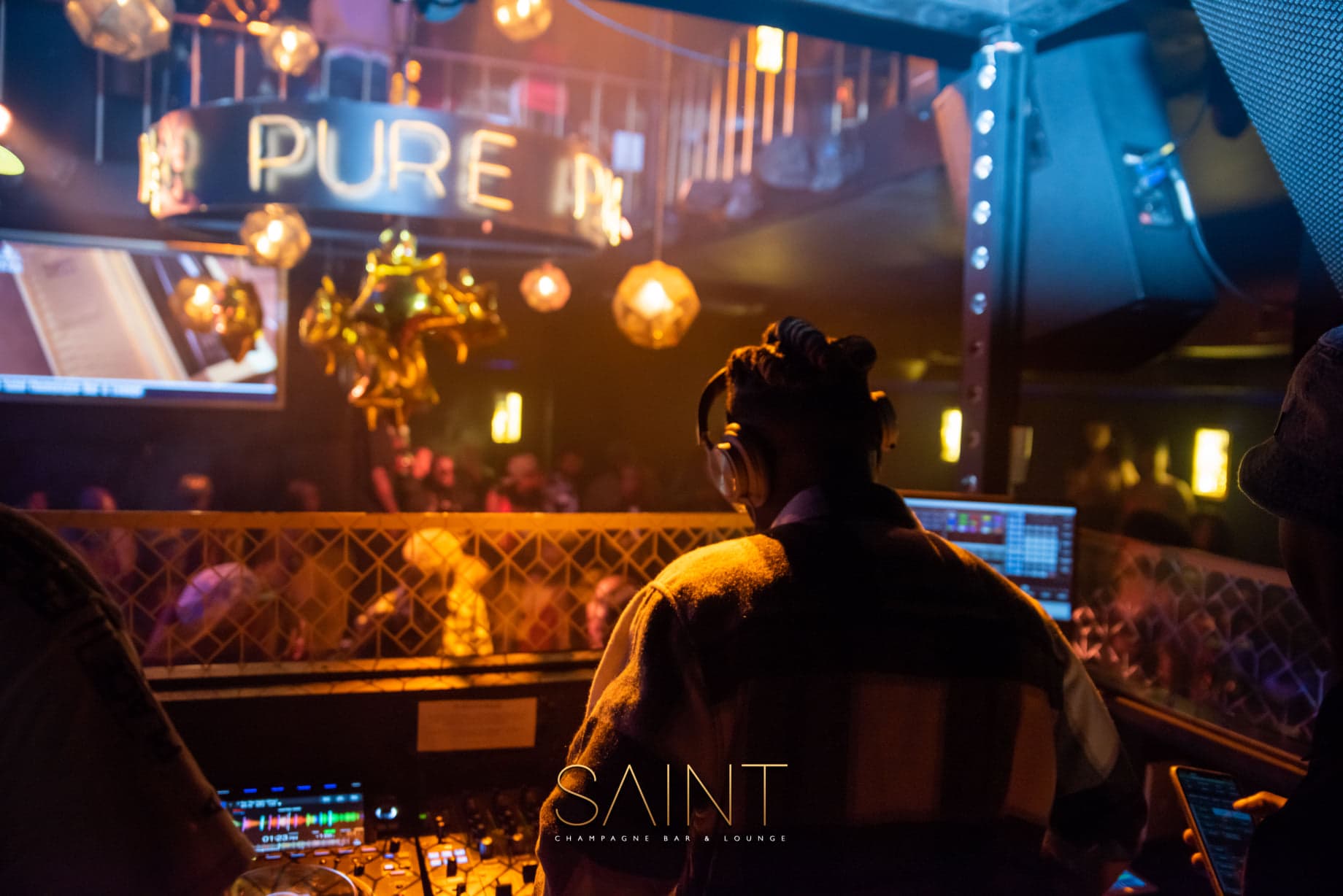 Saint Champagne Bar & Lounge
